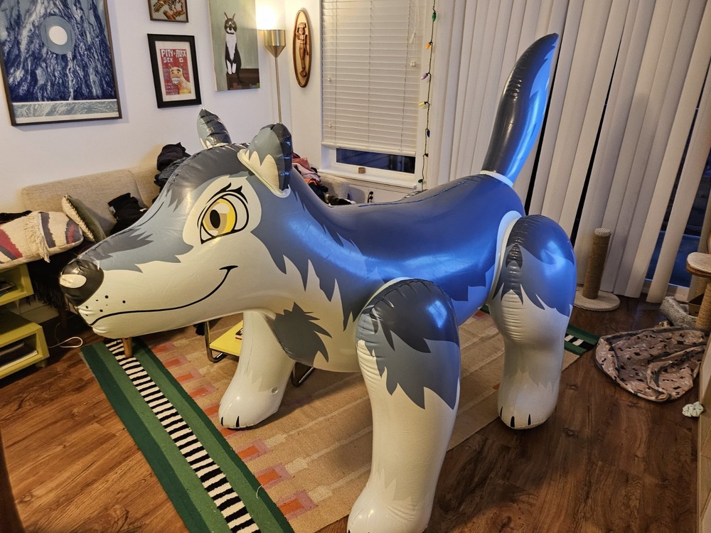 IW Inflatable World Wolf Shiny