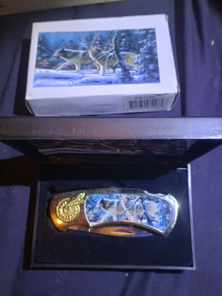 AMERICAN  - single blade KNIFE - Wolf Scene - with BOX