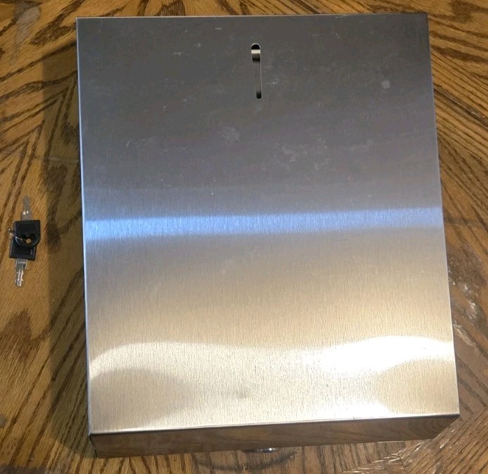 Gorlary Paper Tower Dispenser With Lock & 2 Keys.