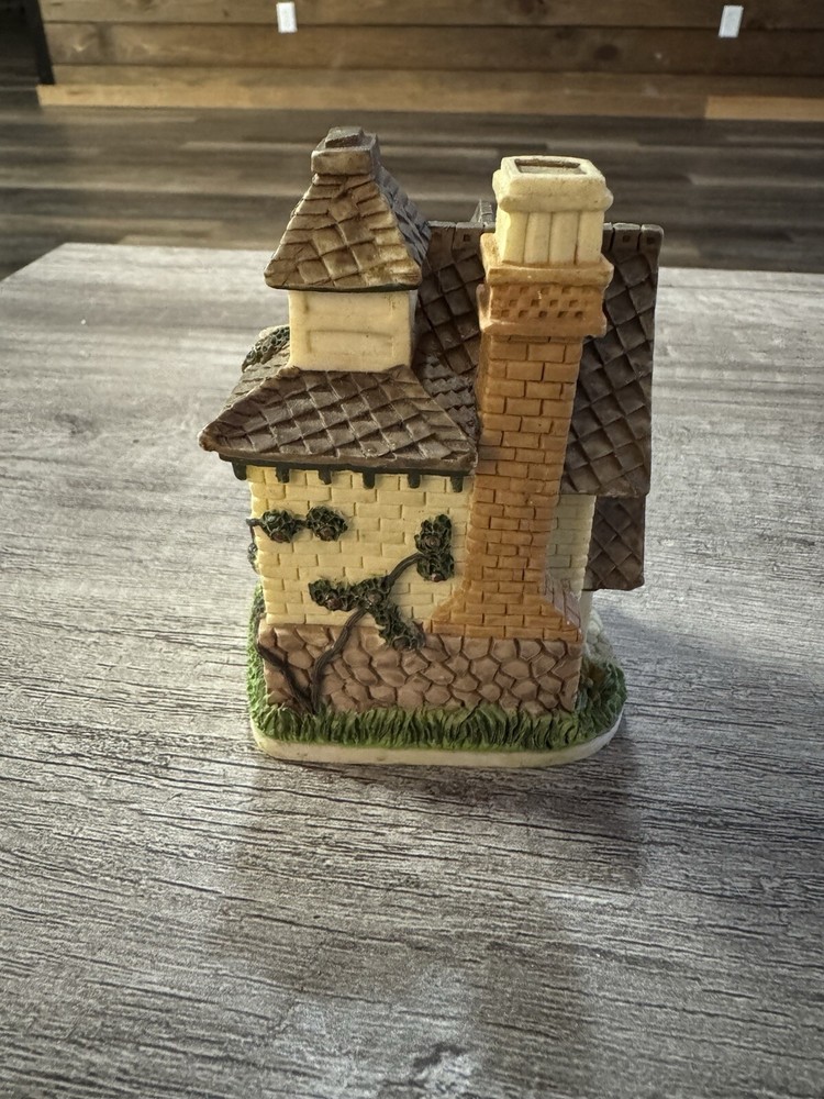 Vintage Ceramic Cottage Clock House with Quartz Clock