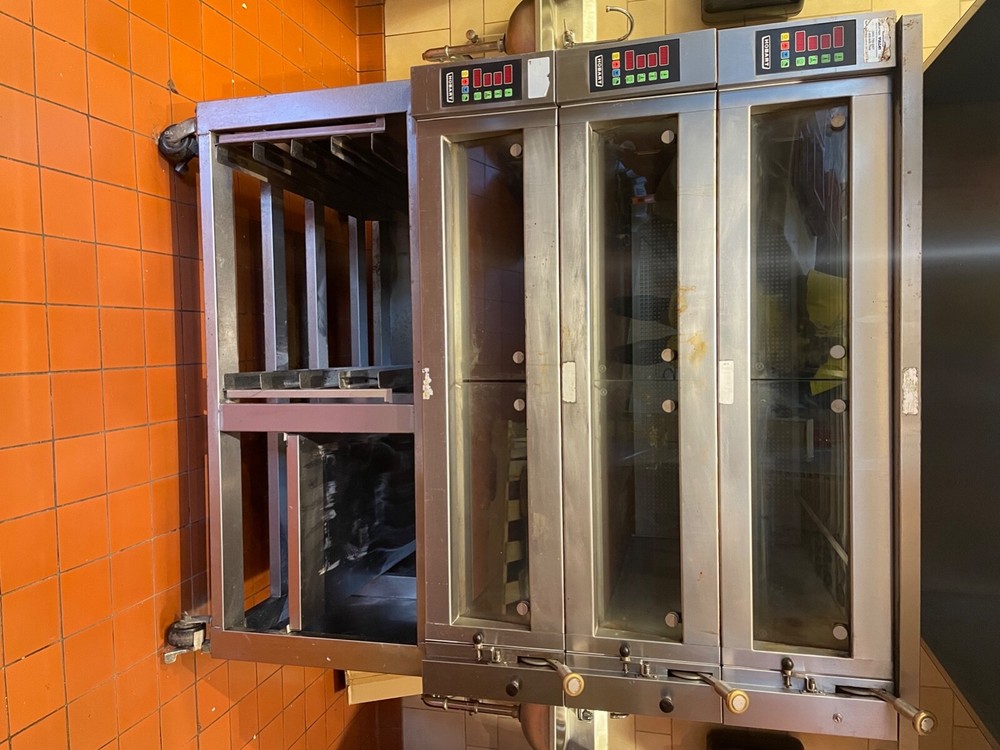 Triple Deck 3 phase electric oven (HOBART) 