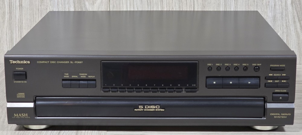 Technics SL-PD687 Compact Disc Changer - 5 Disc CD Player No Remote - TESTED -