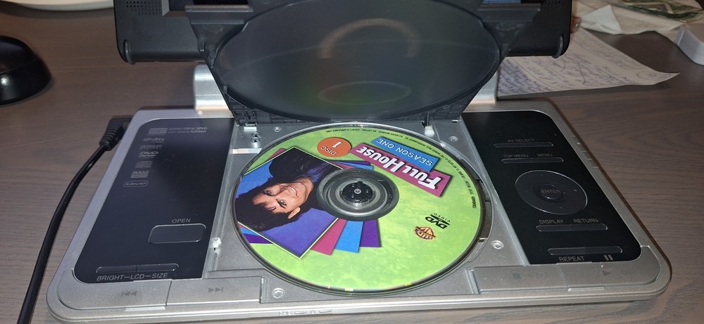 Panasonic DVD-LS850 Portable DVD Player, screen is broken