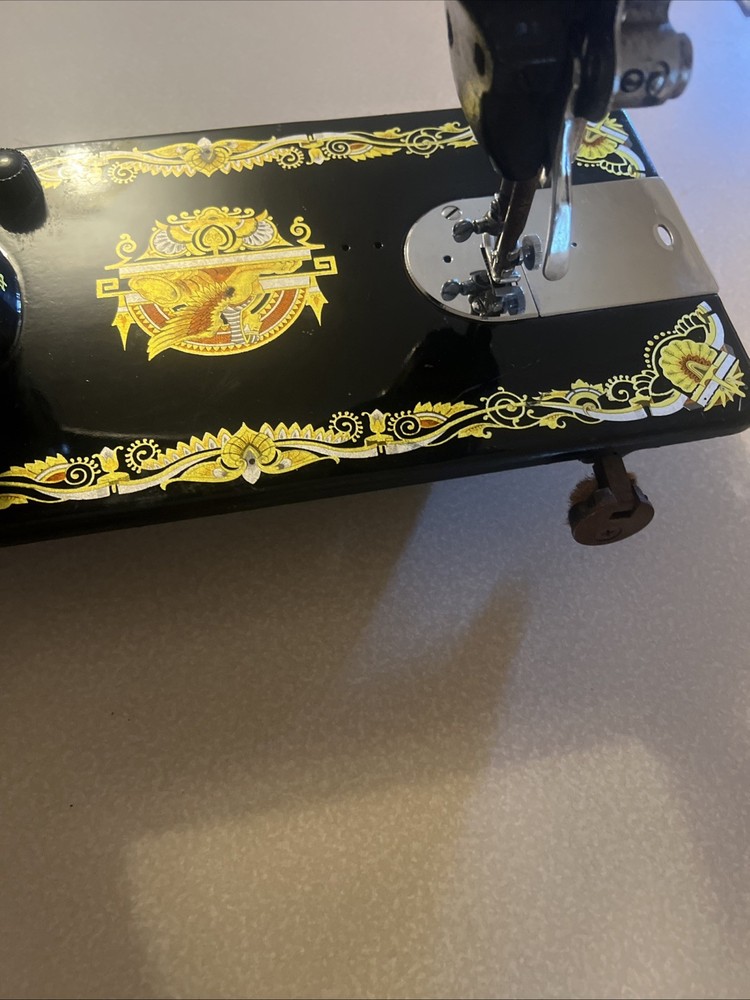 1929 Vintage Singer Sewing Machine With Spinx Decal