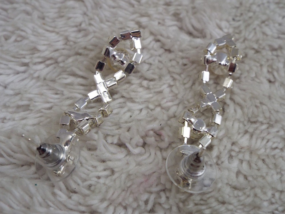Rhinestone White Bead Pierced Earrings (B30)