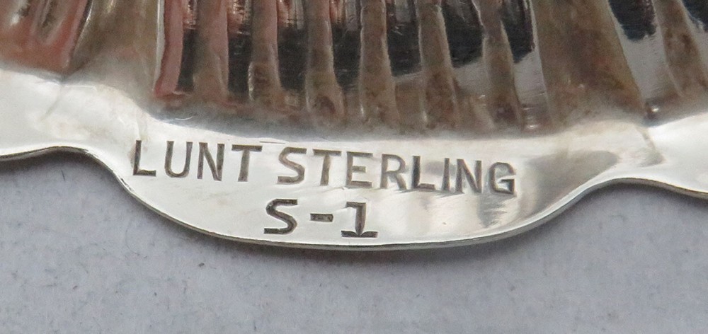 PAIR LUNT STERLING SILVER 2 5/8" SHELL NUT DISHES