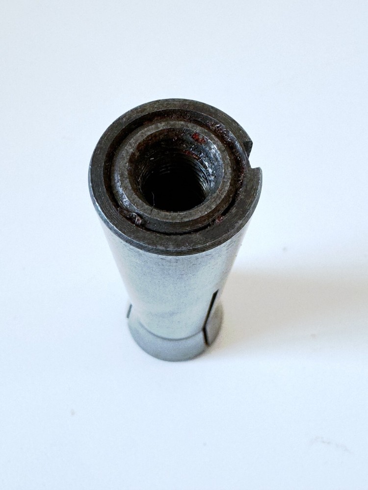11/16" R8 Round Collet Internal Threads .6875"