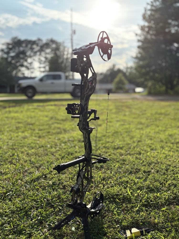 Bear Archery Execute 32 Eko Bottomland Camo RH