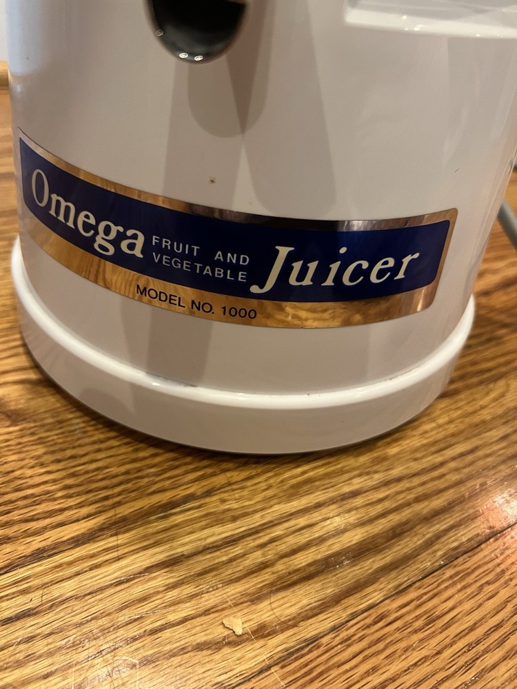 Omega Fruit Vegetable Juicer Extractor Model 1000