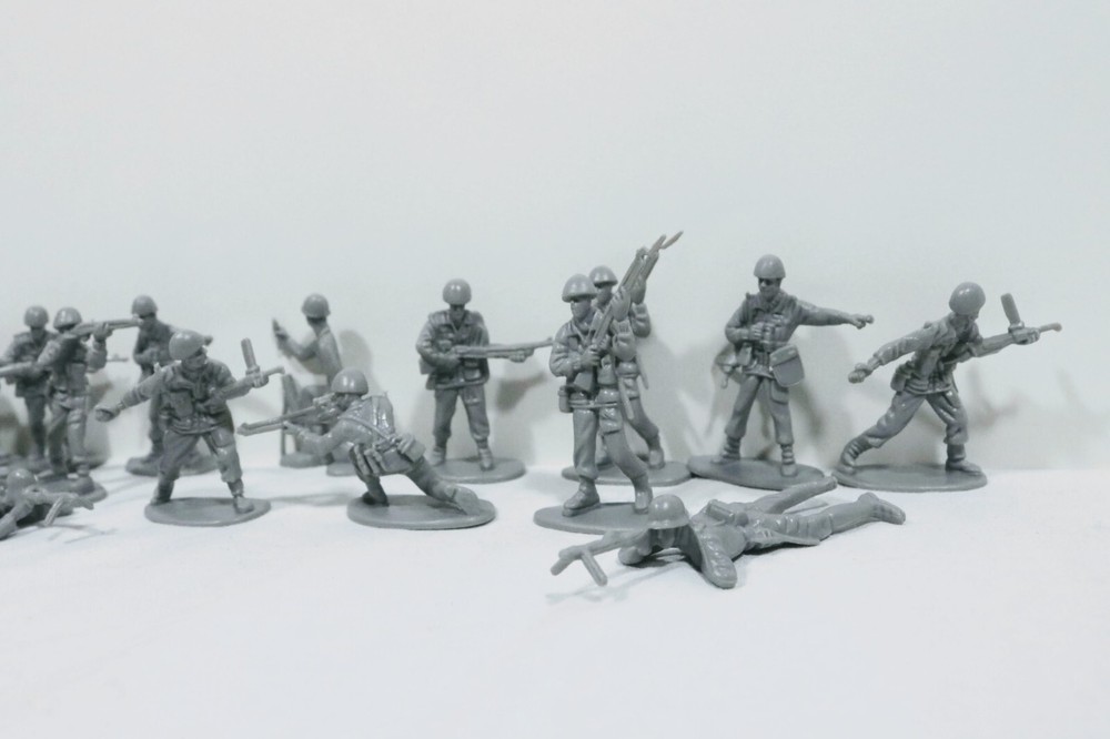 Army Figurines Grey Plastic Lot 2