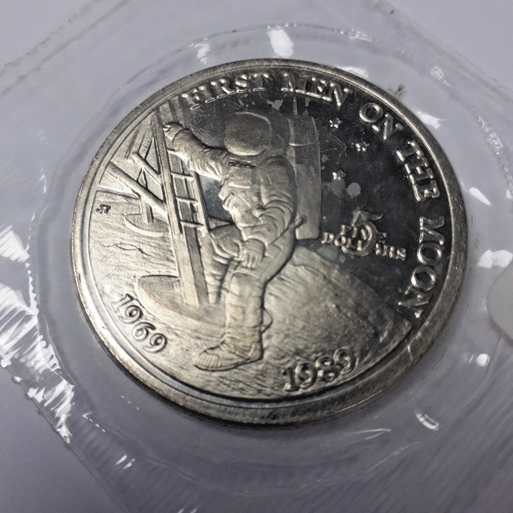 1989 Marshal Islands 5$ Coin - Comm. First Man On The Moon