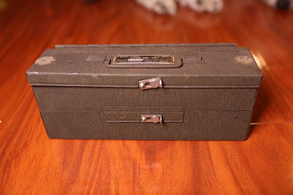 Signal Corps CS-137 Case w/ Frequency Quartz Crystals