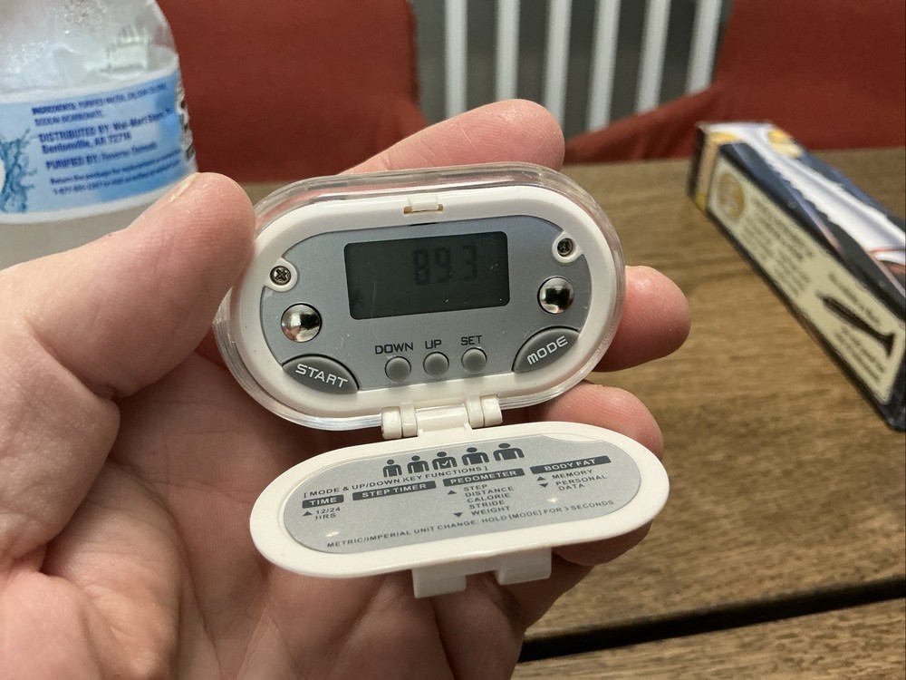 MULTIFUNCTION PEDOMETER CLIPS TO BELT OR POCKET