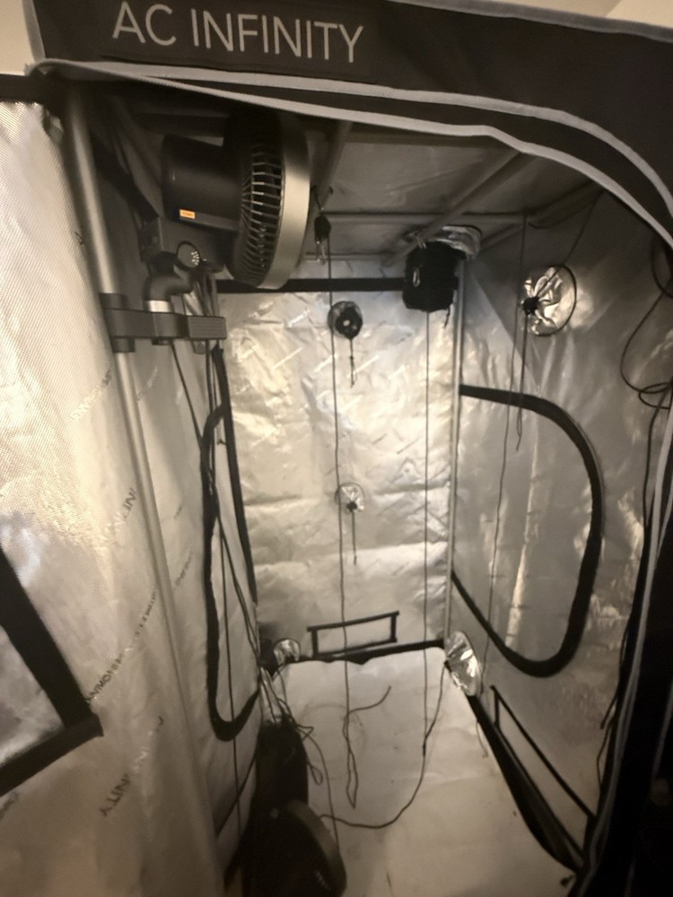 AC Infinity 3x3 Advanced Grow Tent