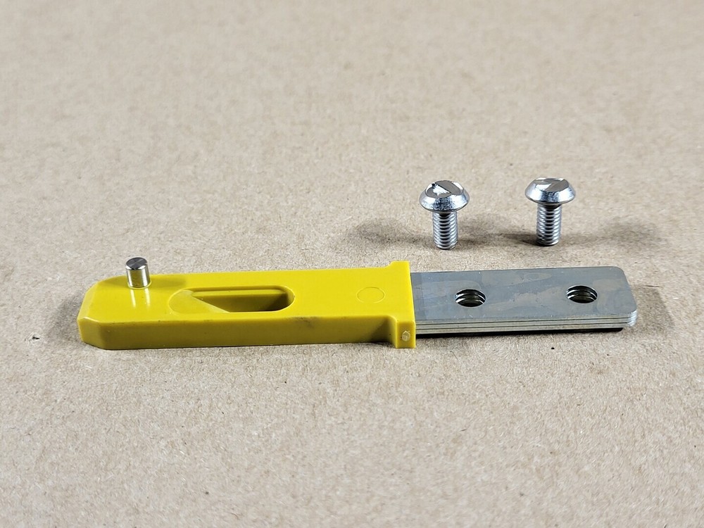 SURPLUS NEW SICK IE100-S1 Safety Interlock Straight Actuator