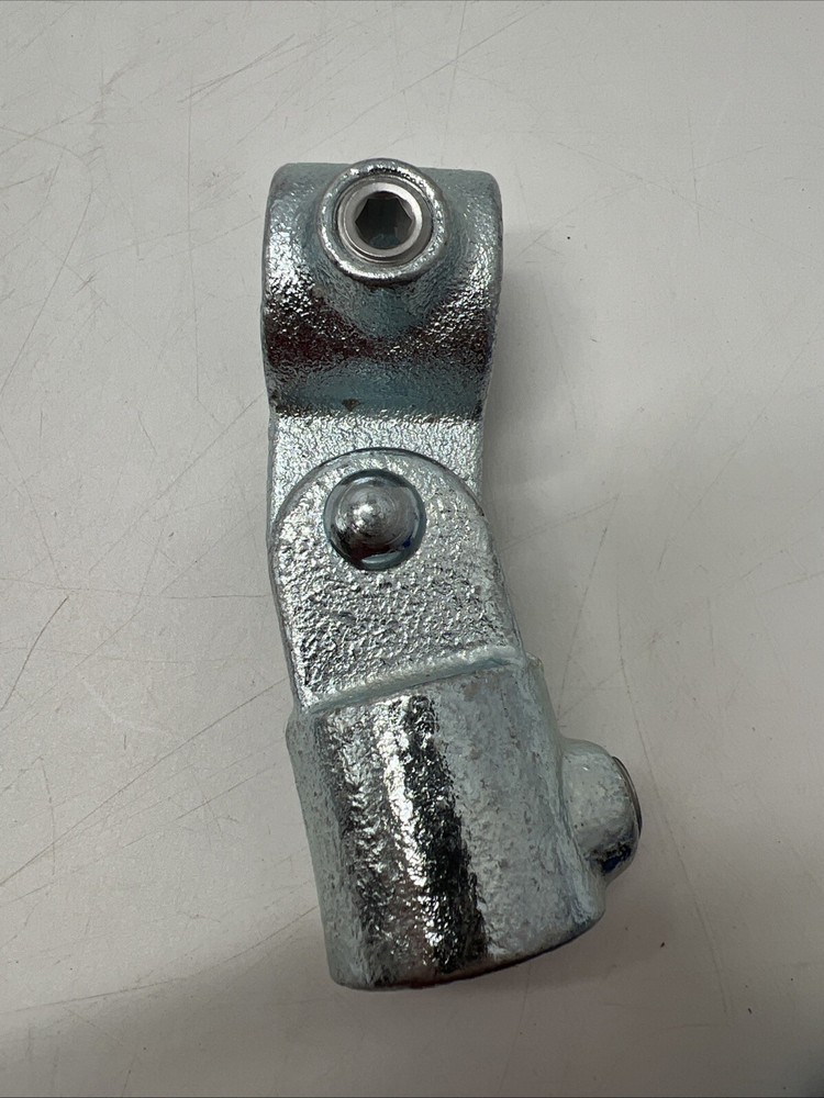 PRO-SAFE Galvanized Swivel Socket Fittin for Structural Pipe Rail: 3/4" Pipe