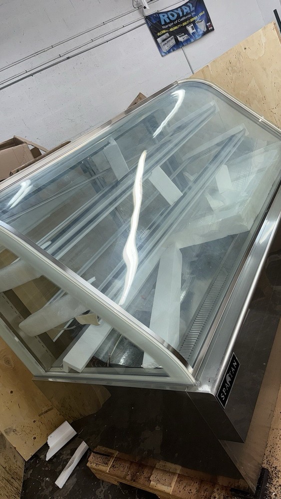 CURVED GLASS 72" Display Case 72" REFRIGERATED DELI - BAKERY DISPLAY CASE