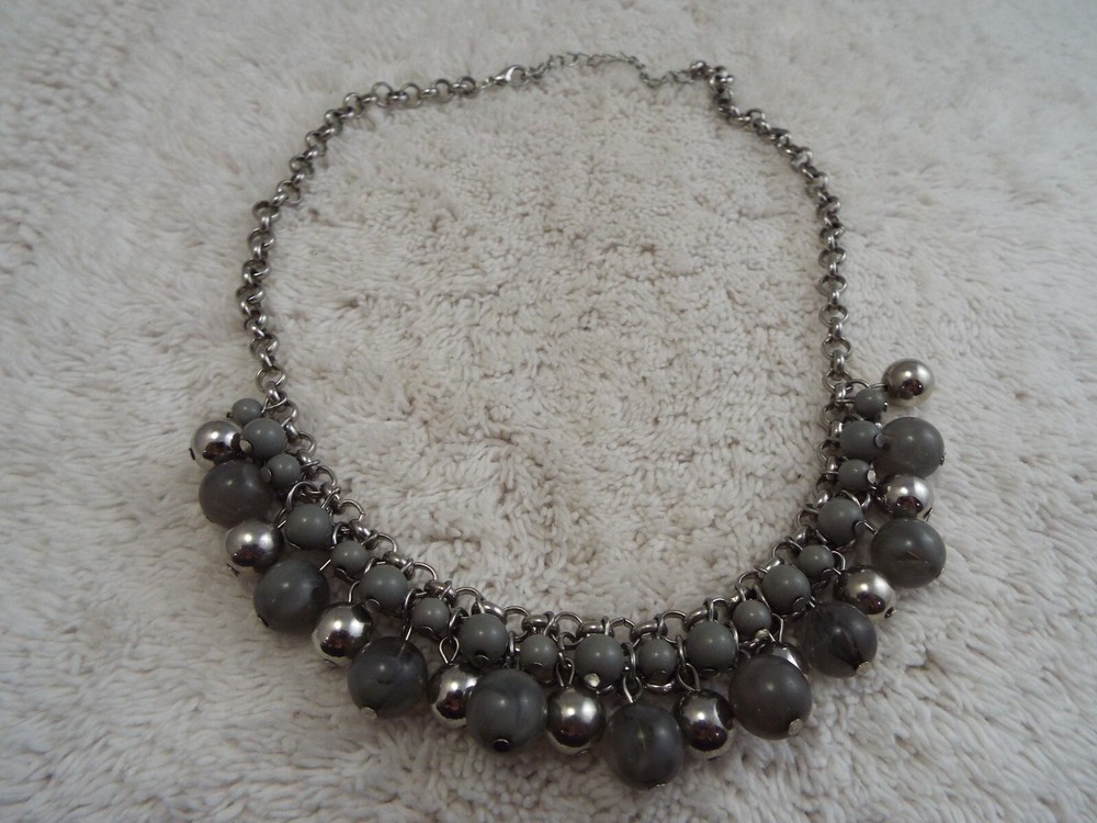 Silvertone Gray Bead Scoop Necklace (D33)