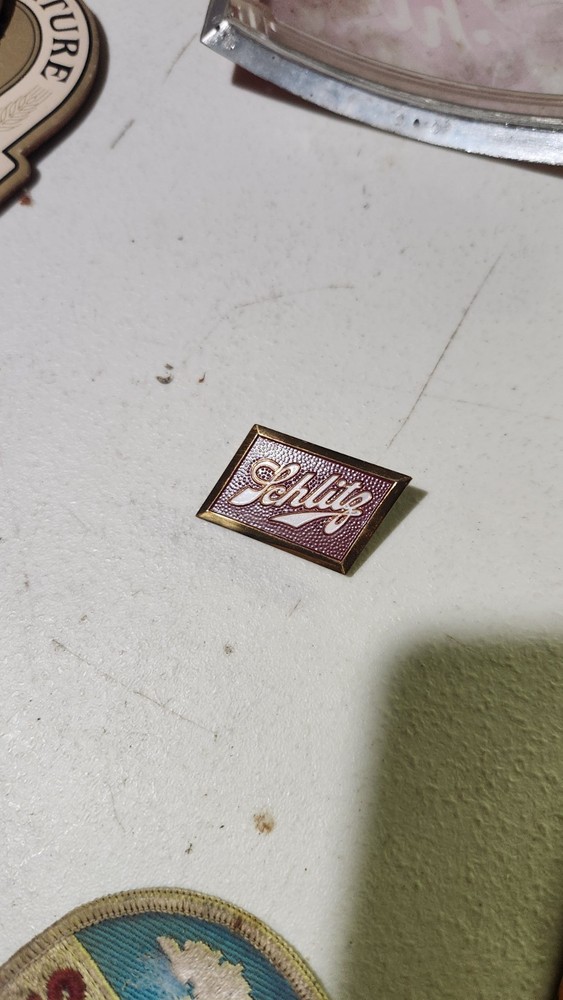 Vintage NOS SCHLITZ Beer Pinback
