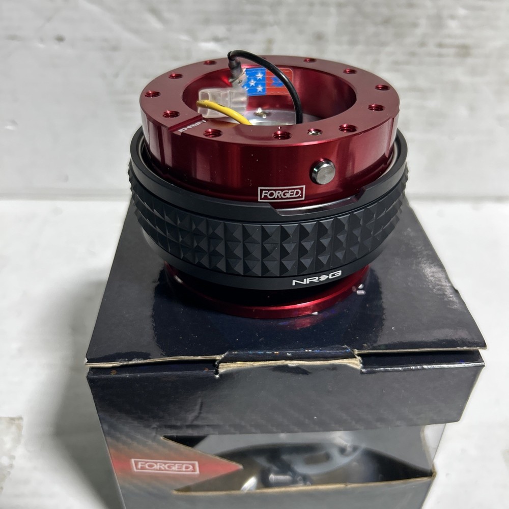 US7527293B1 - Lockable steering wheel quick-release NRG INNOVATIONS.