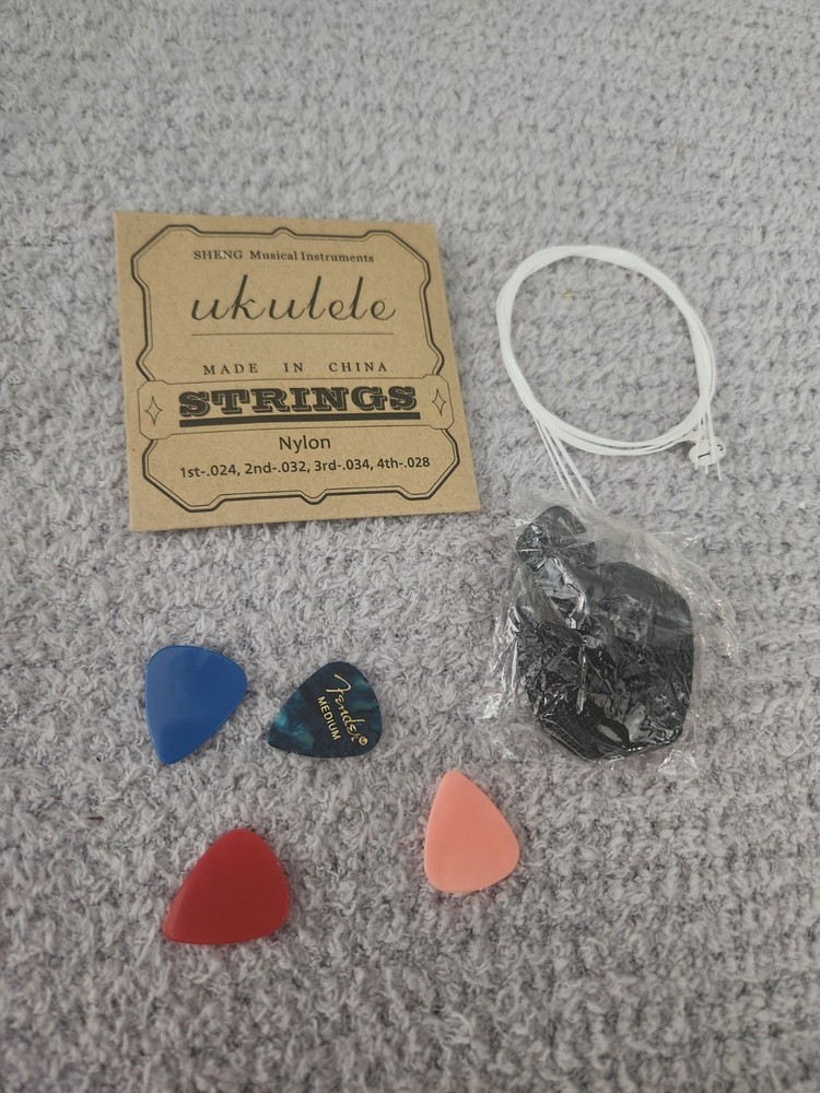 New Kulana Beginners 4 String Wood Ukulele With Case Pics Strap & Extra Strings