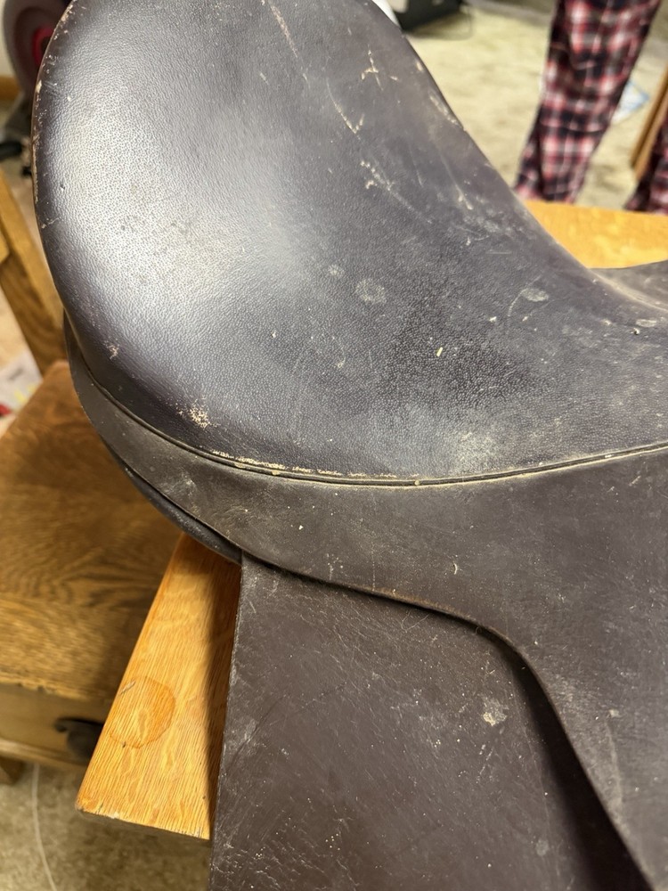 Silver Fox 17" English Saddle