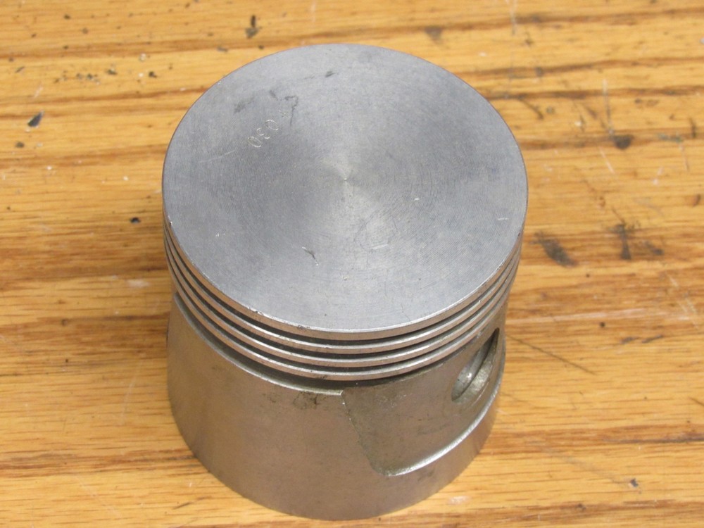 Wisconsin Engine Piston DB209  +.030 Over size New Old stock
