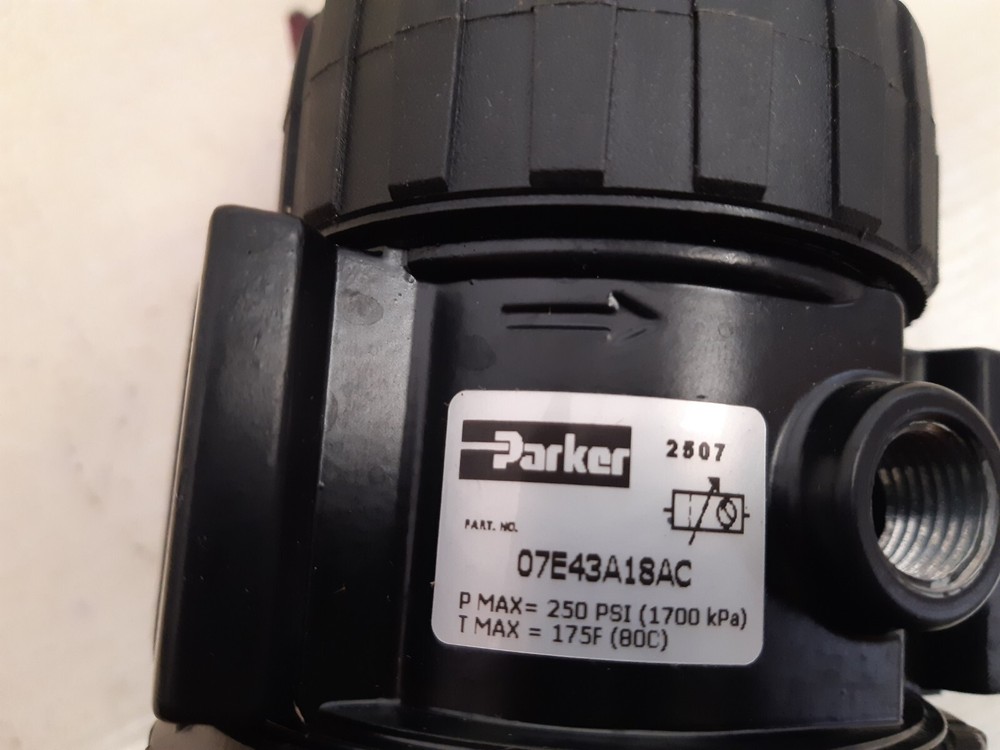 PARKER 07E43A18AC 3/4" Filter Regulator