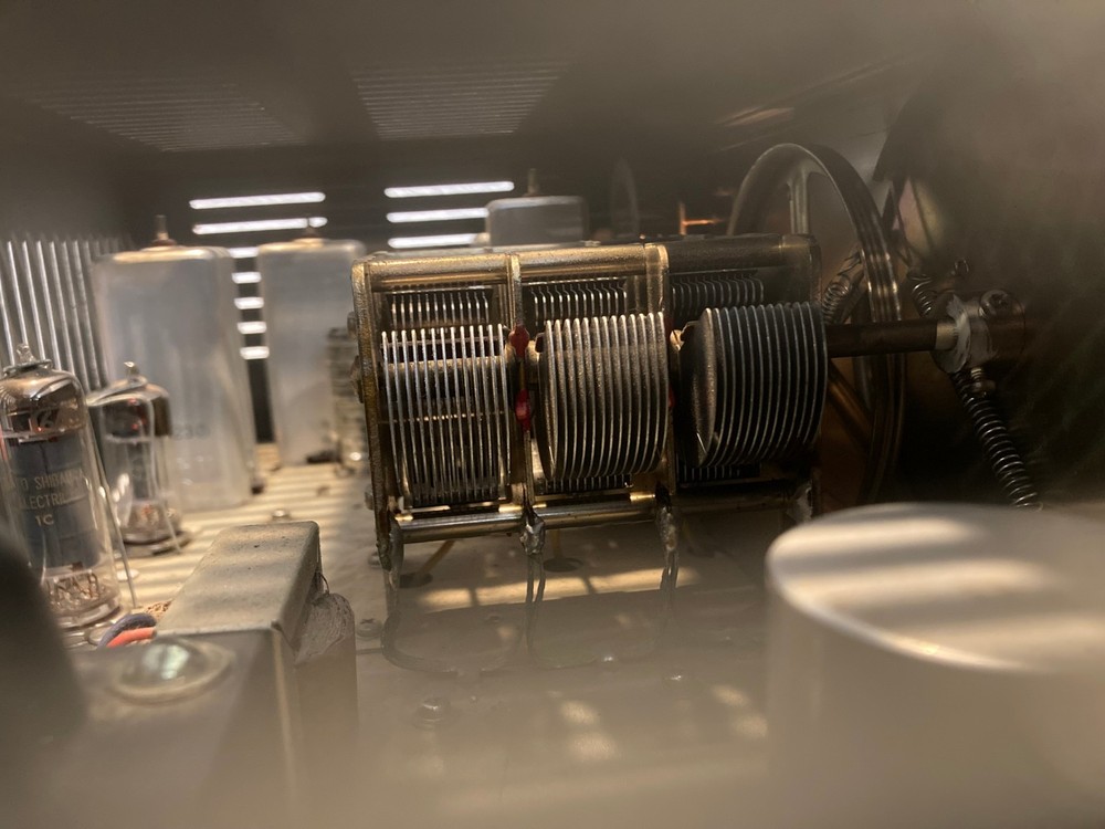 Lafayette S.W. / Communications Receiver, Model HE-30 - Powers On