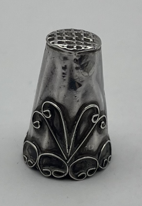 Vintage Mexican Silver Thimble Scroll Silver Work