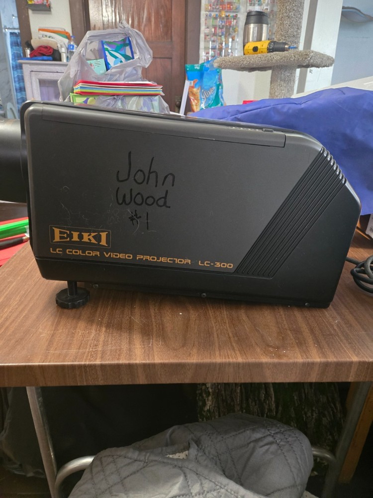 Eiki LC Color Video Projector LC-300
