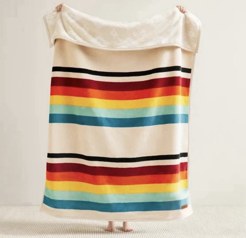 NEW Pendleton Reversible Plush Throw-50x70in 100% Polyester Mount Foraker