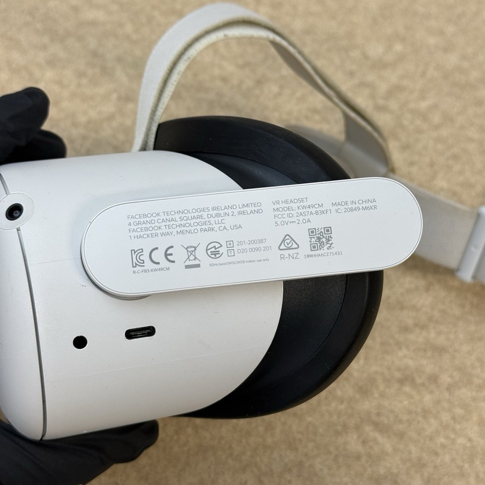 Oculus Quest 2 VR Headset 128GB w/ Controllers / Regular Strap - Tested Works