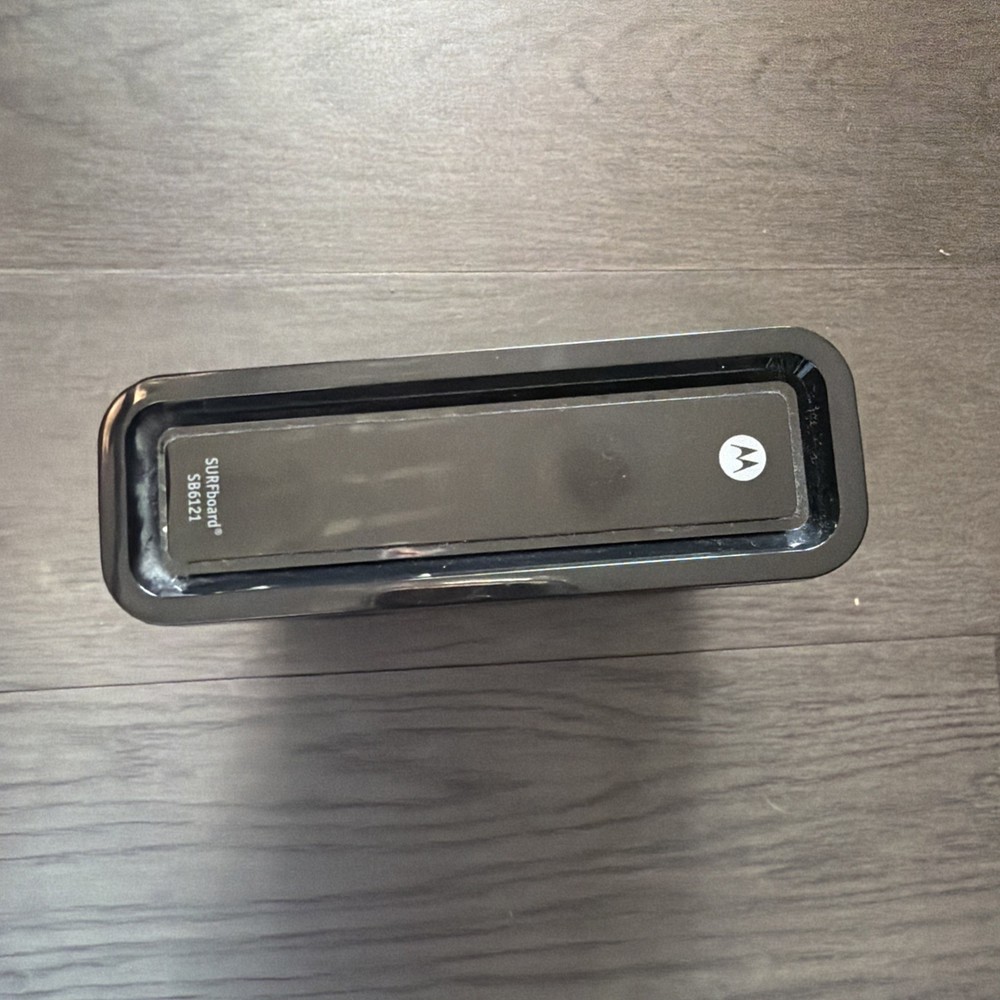 MOTOROLA SURFBOARD MODEL SB6121. MODEM FOR INTERNET