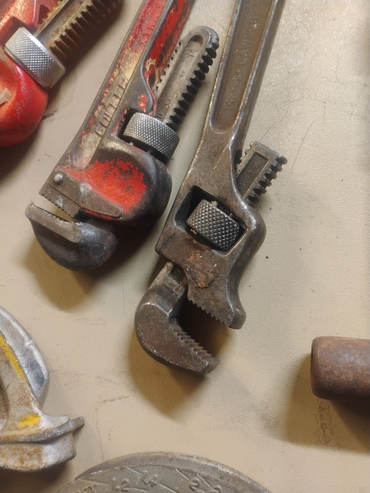 2 Fuller Pipe Wrenches - 2 Benfeild Bender - Trimo Pipe Cutter +