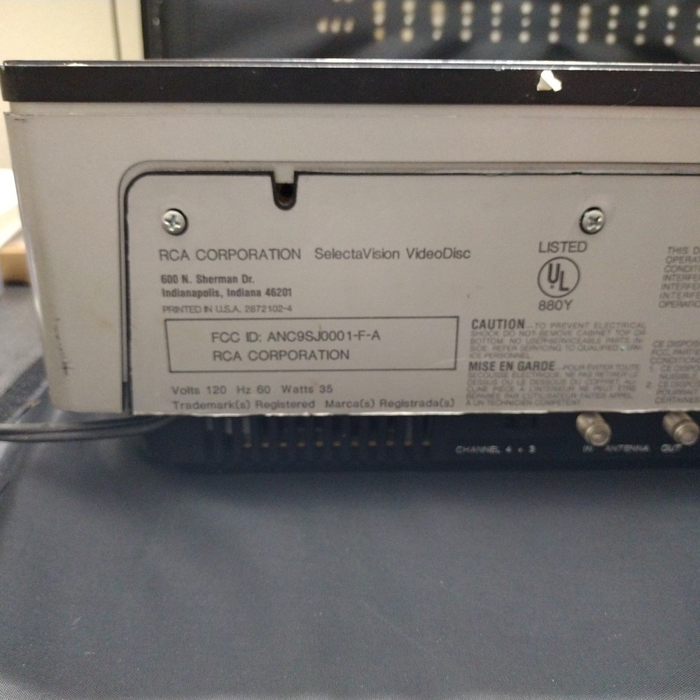 1081 RCA SelectaVision CED Video Disc Player - Model SFT 100 W - Unable to Test