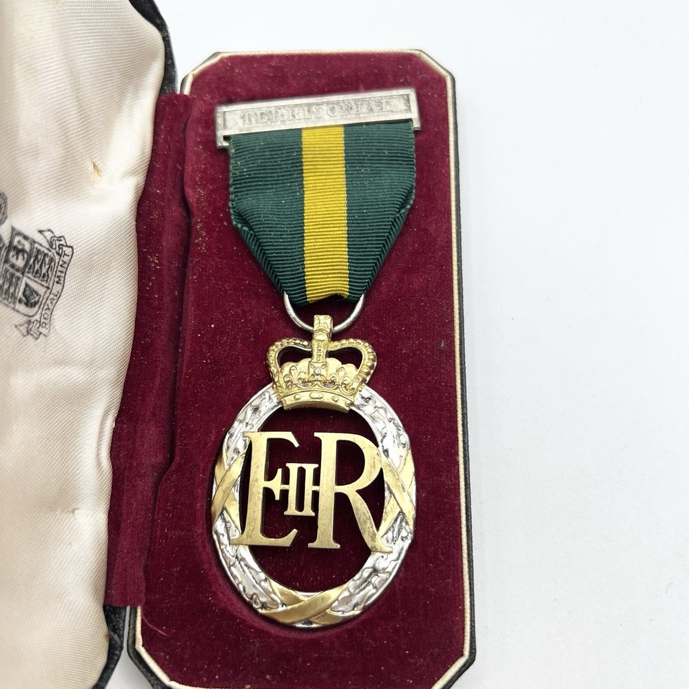 Genuine QE2 1963 Efficiency Decoration Medal & Box