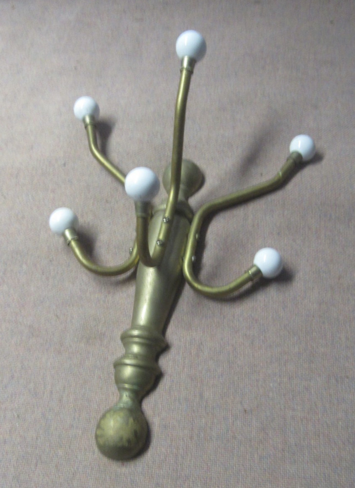VTG PENCO BRASS WALL MOUNT HANGER WITH 6 PORCELAIN KNOBS