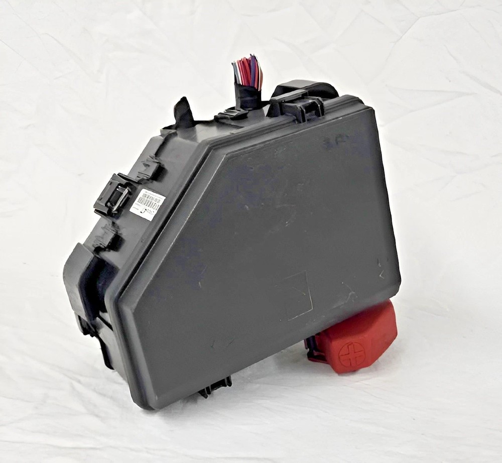 2013-2014 Chevrolet Traverse Engine Fuse Box Assembly OEM