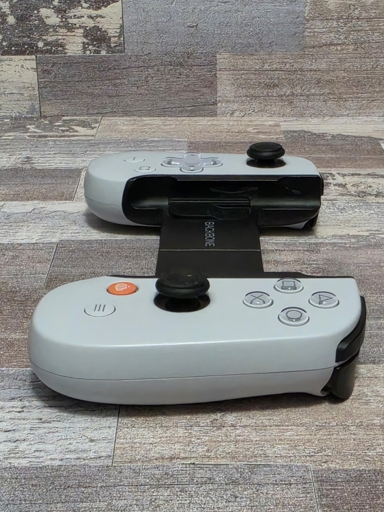 Backbone One Lightning Controller Playstation Edition BB-02-W-S iPhone