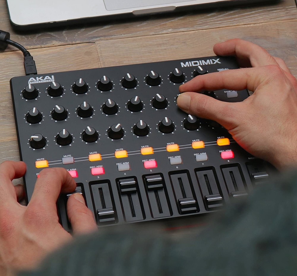 Akai Professional High Performance USB MIDI Mixer DAW Controller MIDI MIX