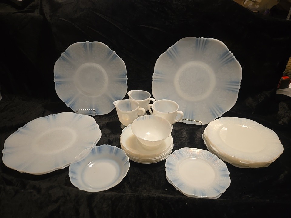 26 Pc Set Macbeth Evans Monax American Sweetheart Dinnerware