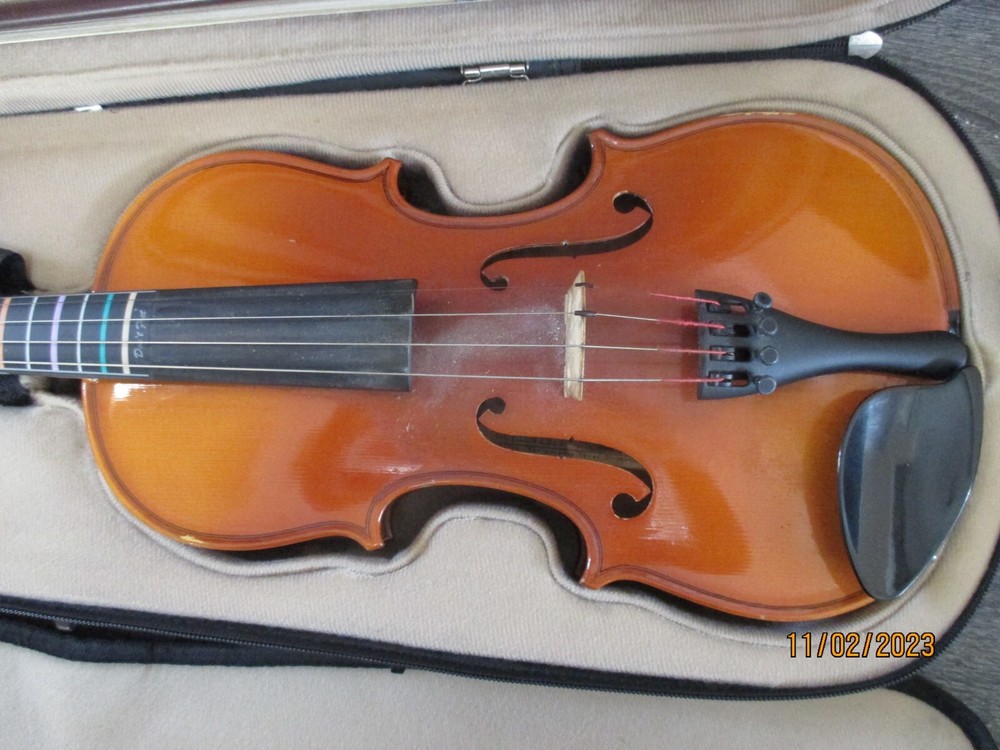 Violin with case and bow, 3/4 size.