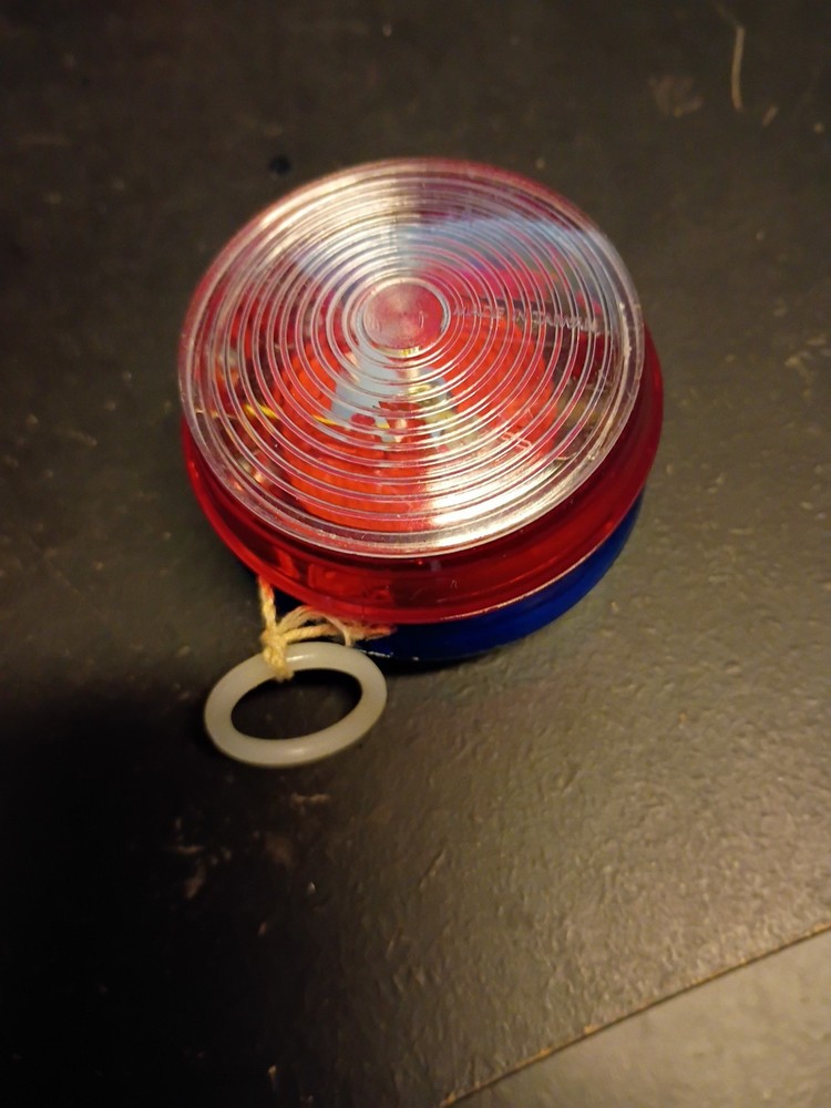 Vintage Light Up Yo-Yo, Red / Blue