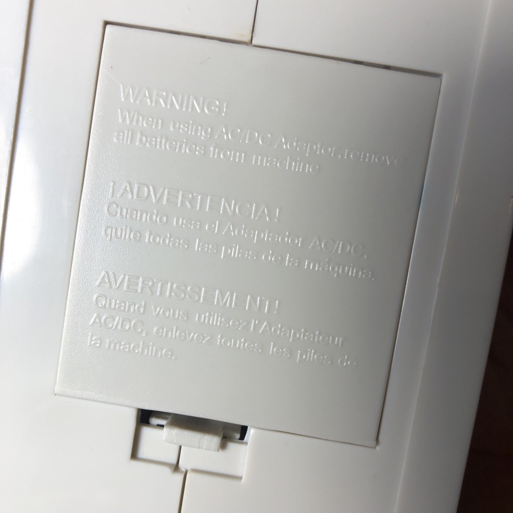 Easy Stitcher Table Top Sewing Machine D2-5001 BARELY USED