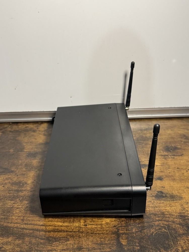 Samson CR88 Wireless Receiver w/samson cb88 transmitter & headset - Works Great!