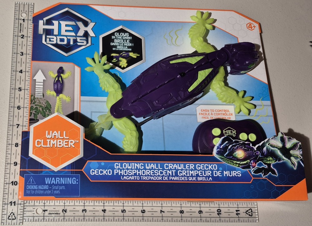 HEX BOTS Smart Gecko Wall Crawler Glow In The Dark Robot Remote Control