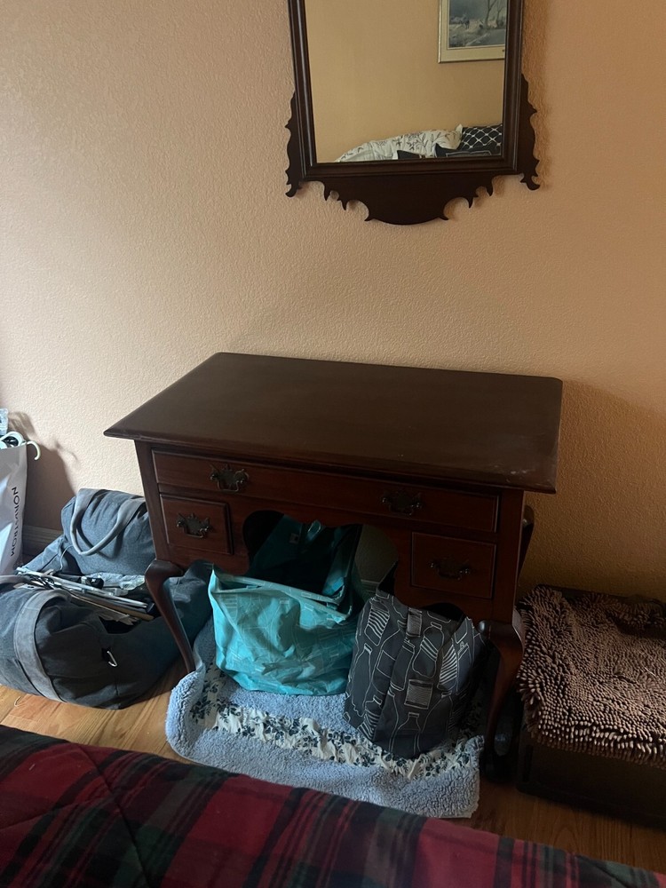 Bedroom set 6 pieces refinished and in great condition.