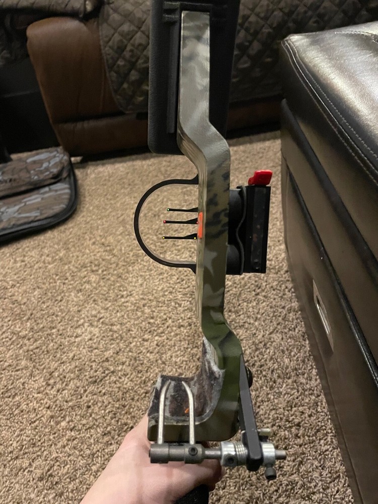 Right handed PSE Nova compound bow