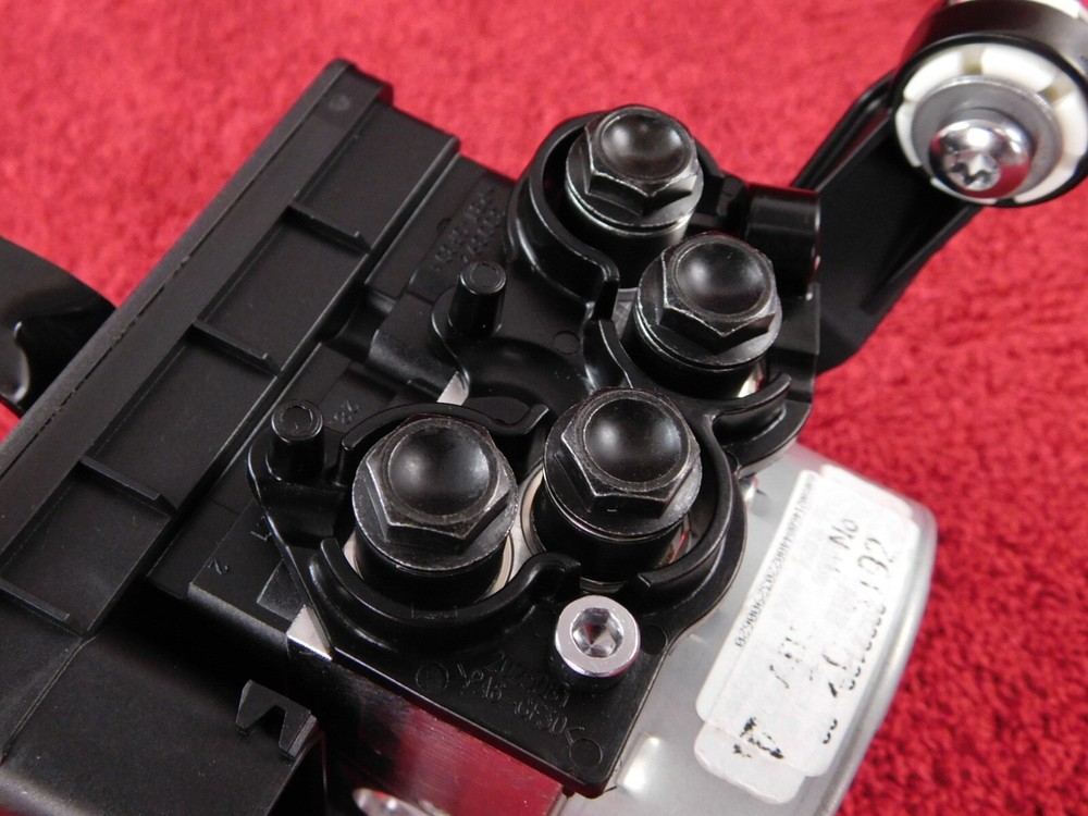 ABS Pump / Modulator / Control Unit *MINT! ~ Triumph Speed Triple 1200RR 1200RS